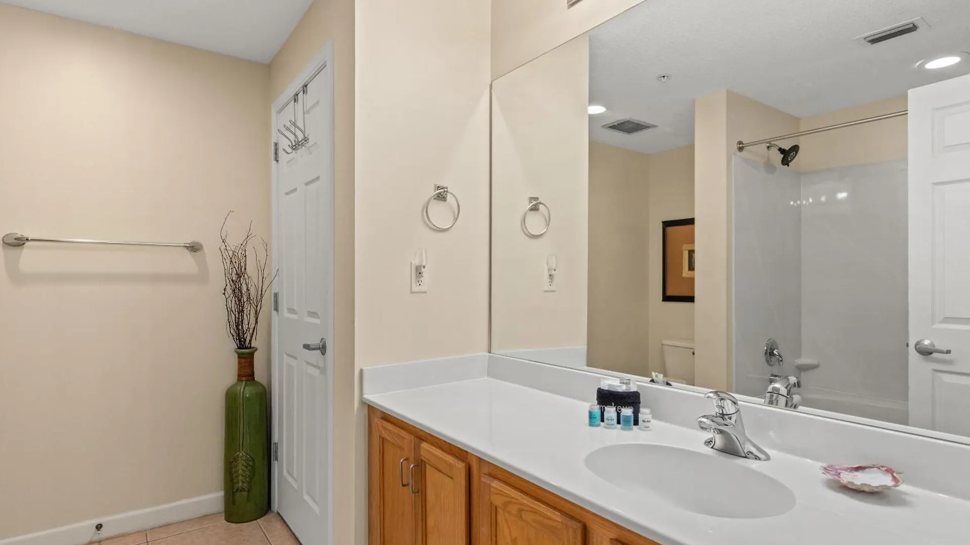 Beachfront Bliss Awaits: 2-Bed, 2-Bath Condo At Sterling Reef - Sleeps 6! Panama City Beach Holiday home