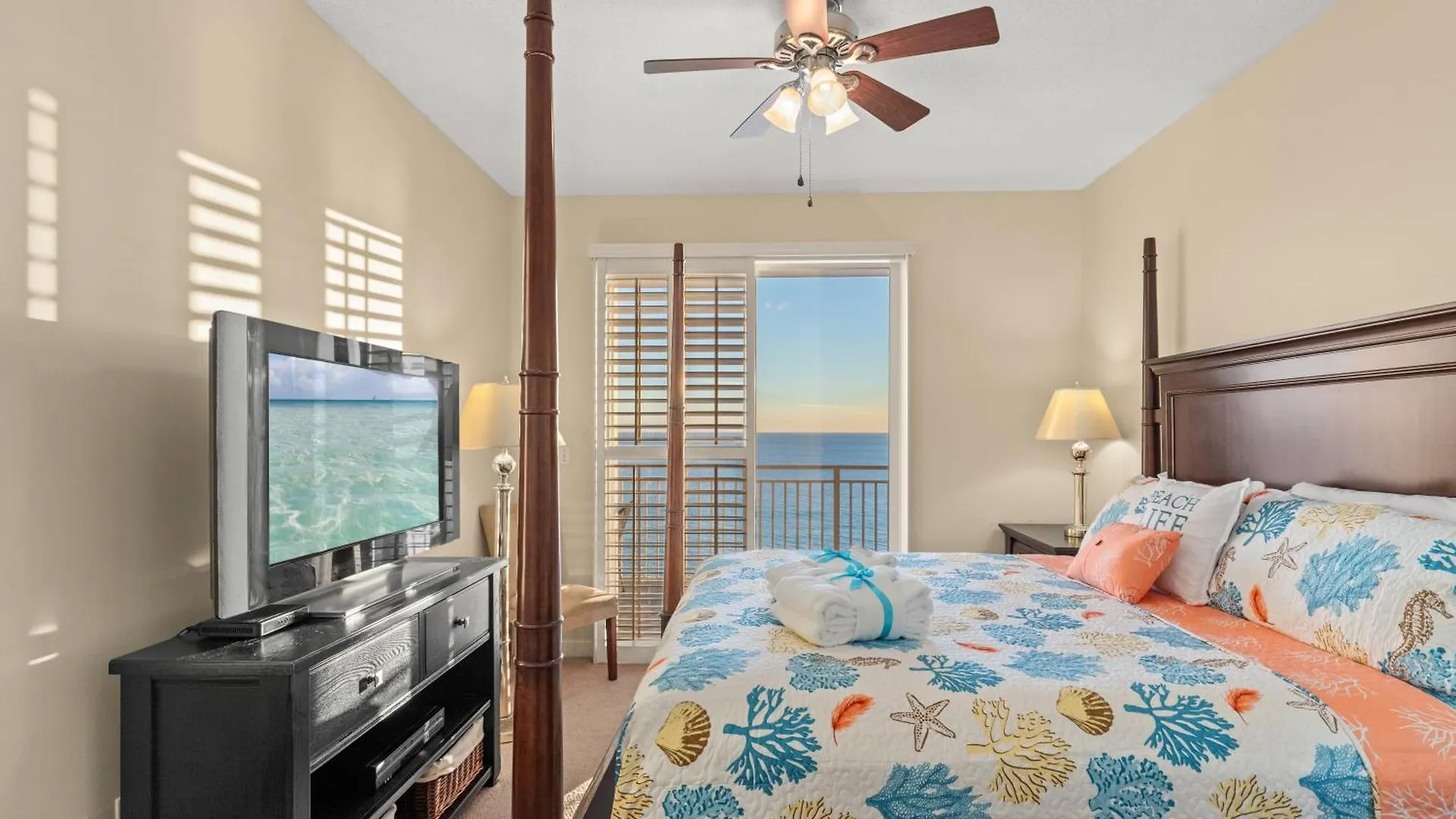 Holiday home Beachfront Bliss Awaits: 2-Bed, 2-Bath Condo At Sterling Reef - Sleeps 6! Panama City Beach