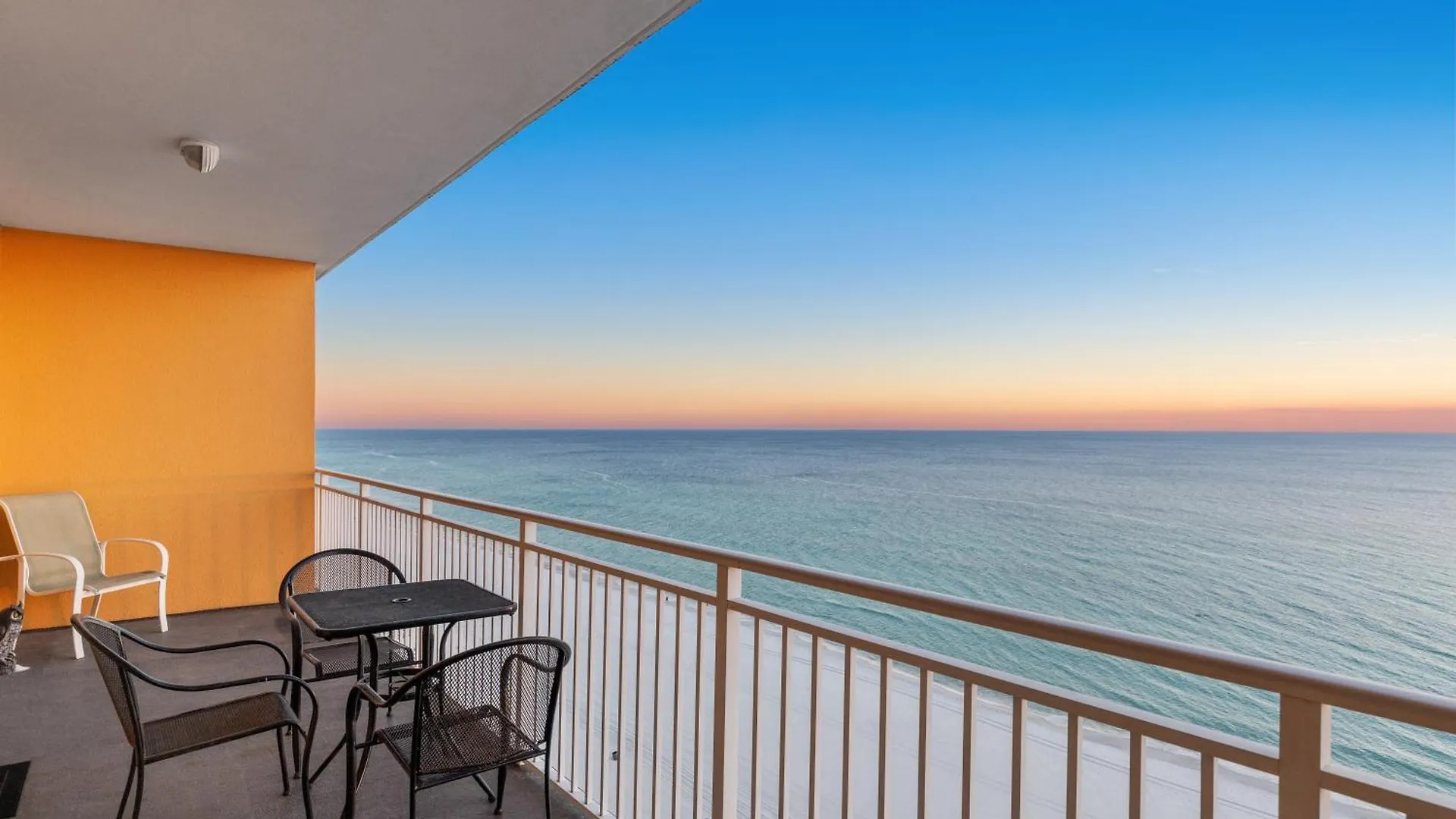 Holiday home Beachfront Bliss Awaits: 2-Bed, 2-Bath Condo At Sterling Reef - Sleeps 6! Panama City Beach