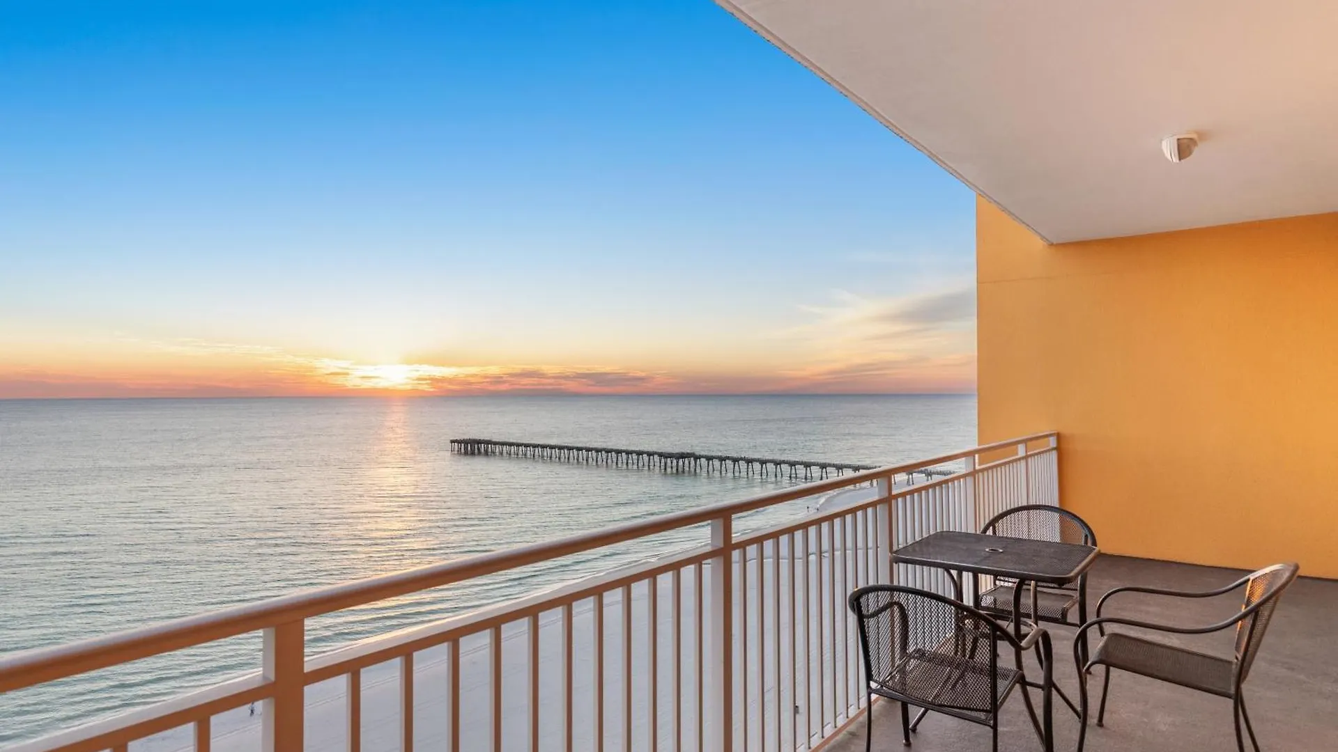 Beachfront Bliss Awaits: 2-Bed, 2-Bath Condo At Sterling Reef - Sleeps 6! Panama City Beach Prázdninový dům